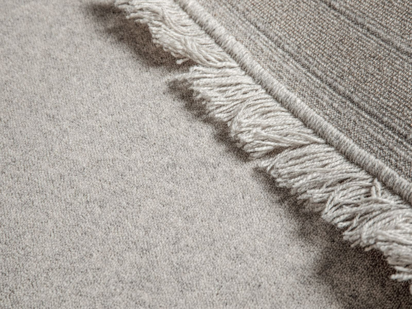 Teppich Wool Hellgrau Form — Detailansicht