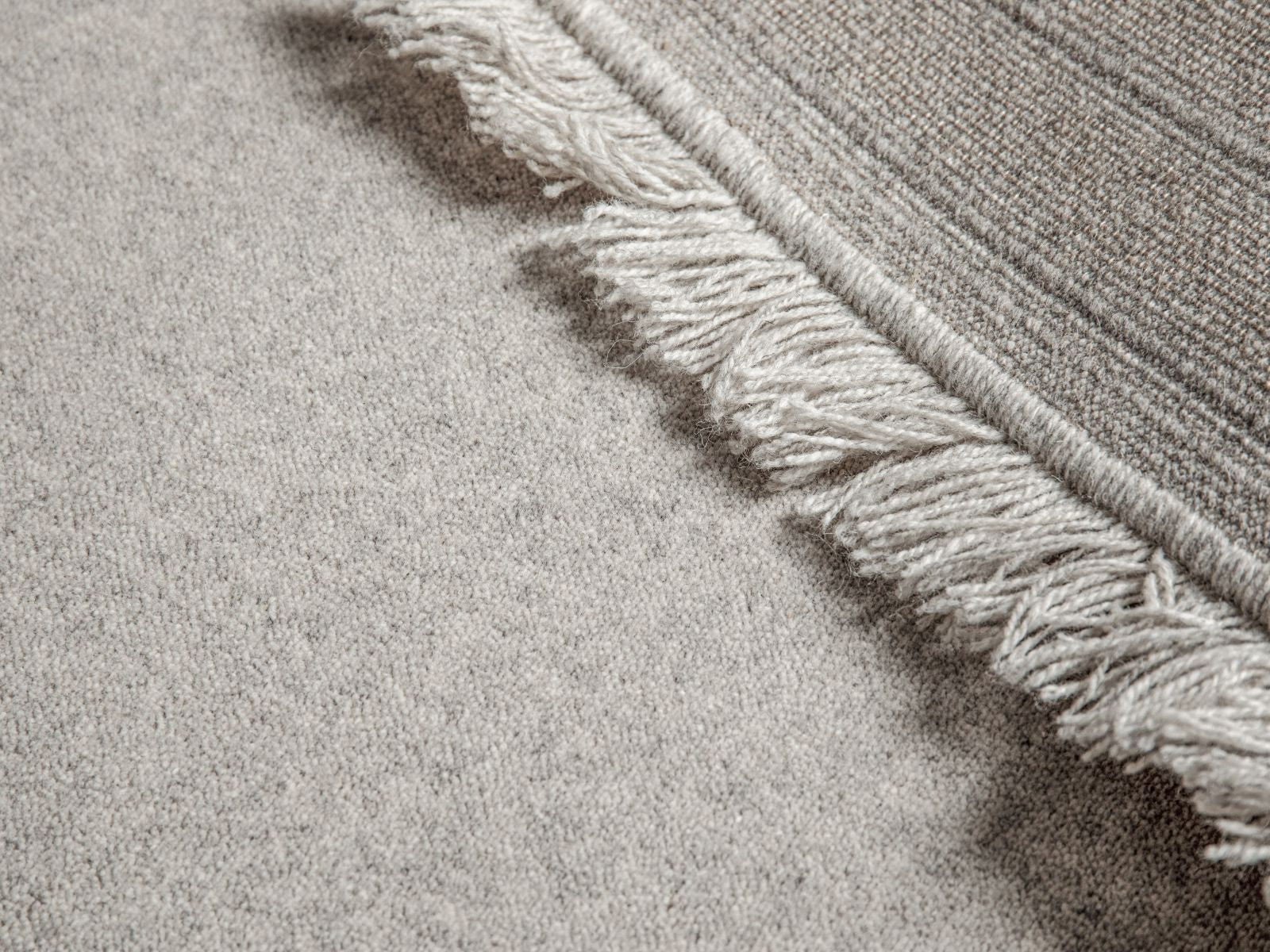 Teppich Wool Hellgrau Form — Detailansicht