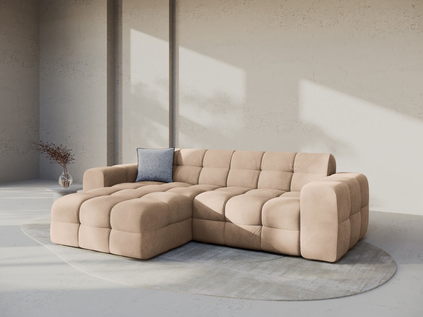 Ecksofa Samt Almond Beige Kendal — Wohnbeispiel