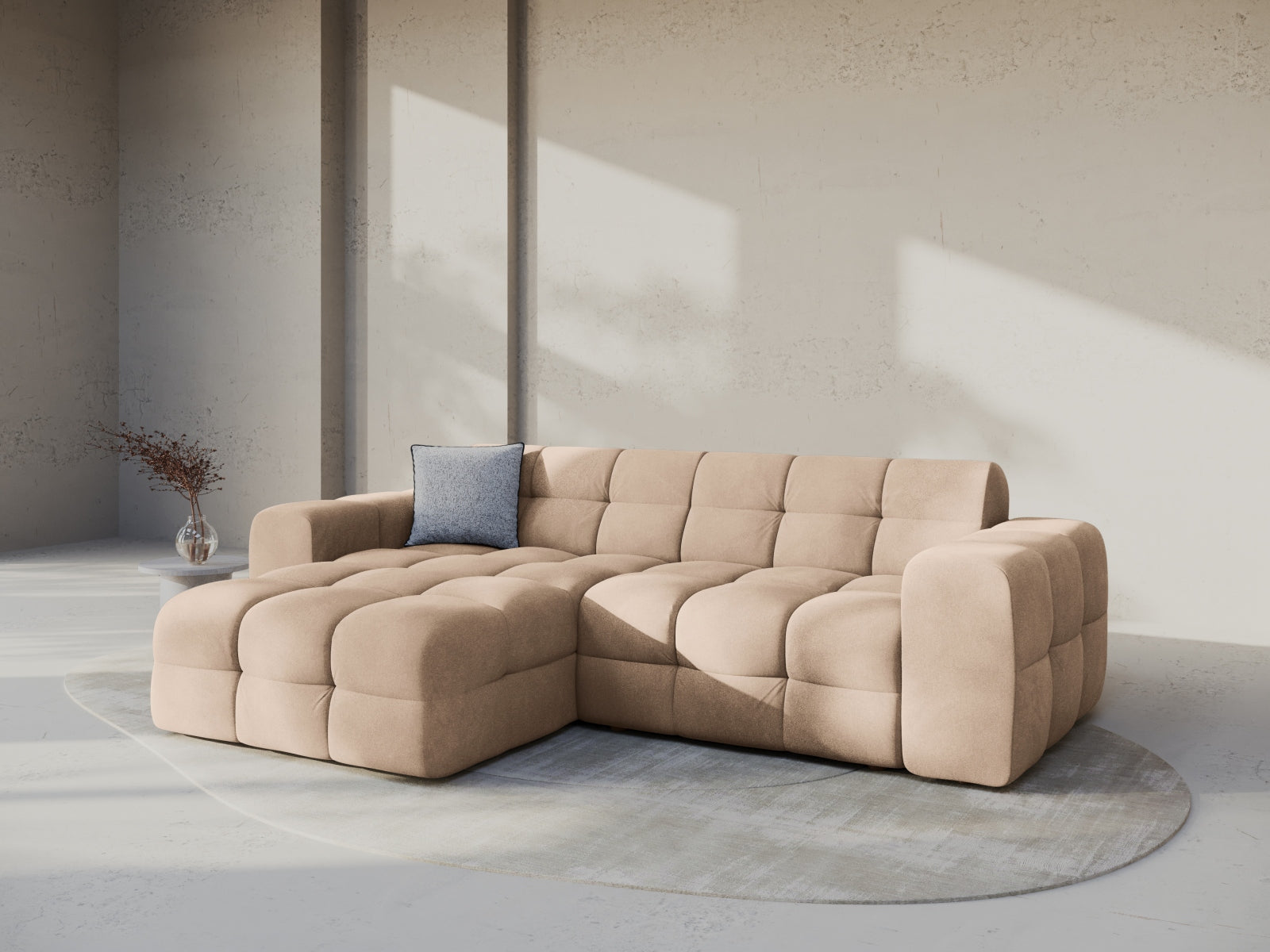 Ecksofa Samt Almond Beige Kendal — Wohnbeispiel