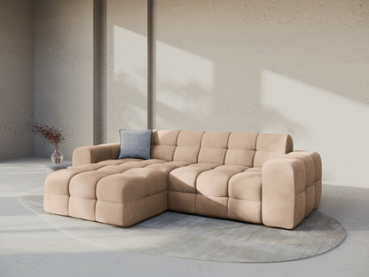 Ecksofa Samt Almond Beige Kendal — Wohnbeispiel