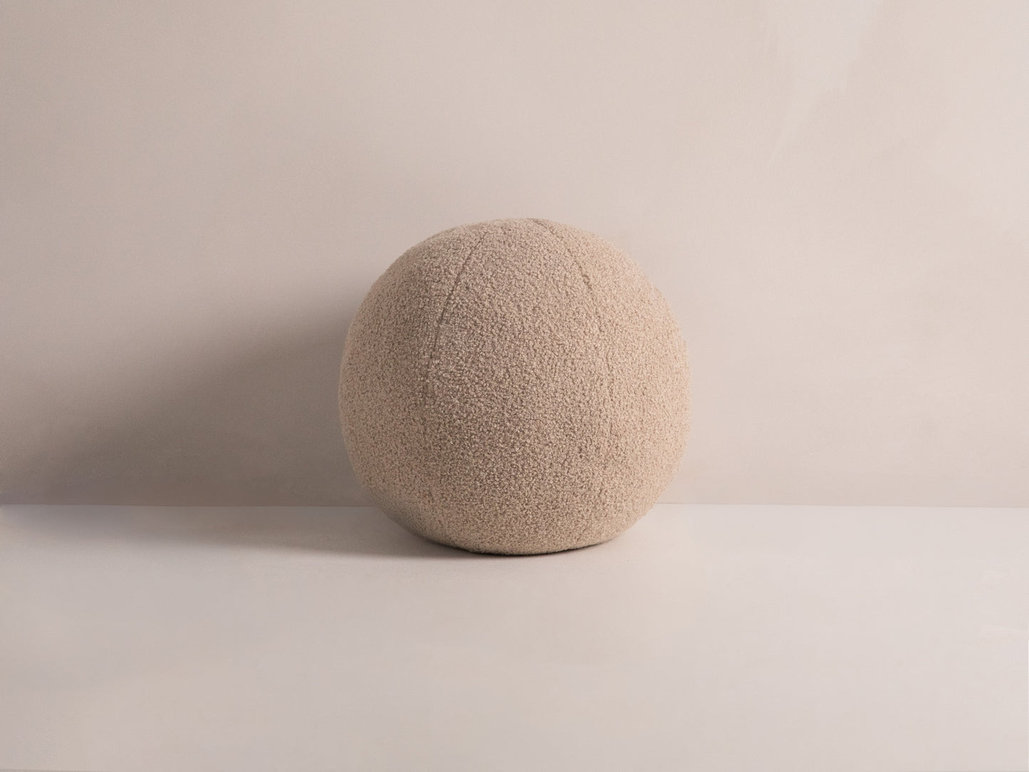 Kissen Bouclé Beige Ball — Sand