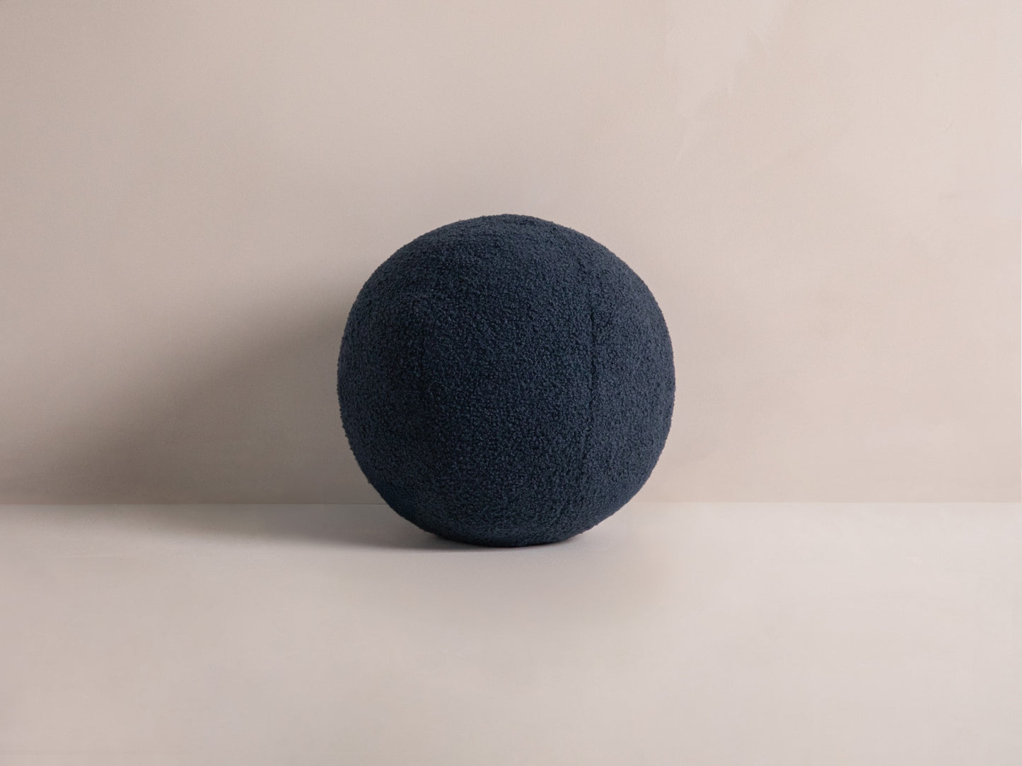 Kissen Bouclé Beige Ball — Dark Blue