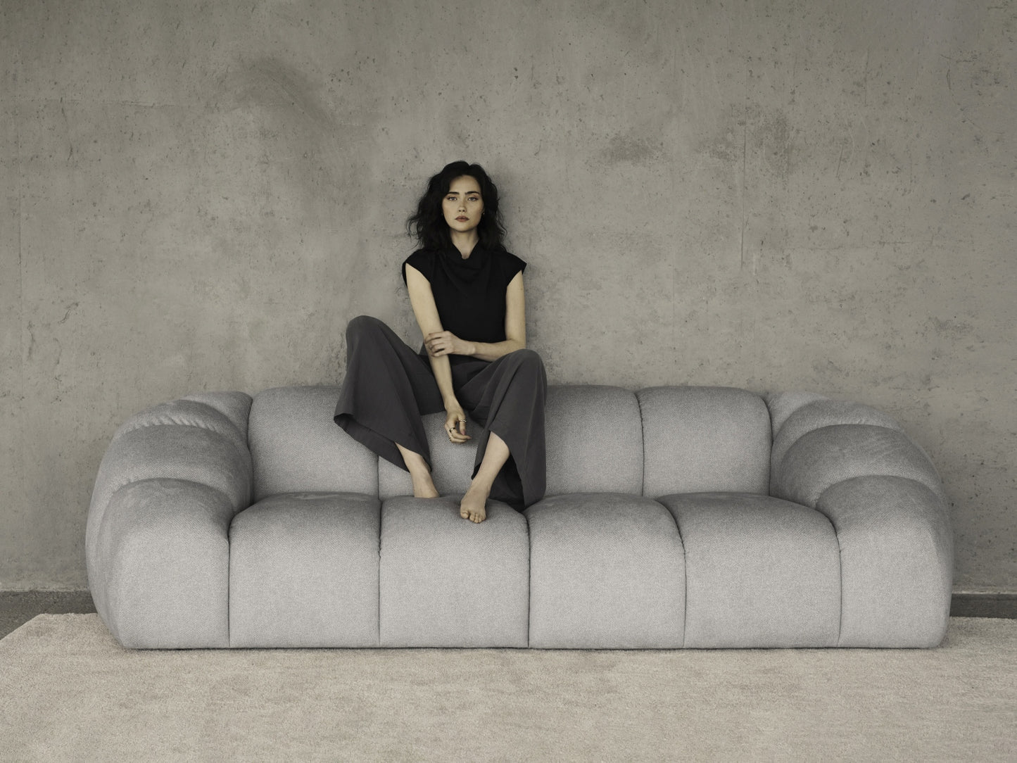 Pouf 3D Schwarz Diana — Wohnbeispiel